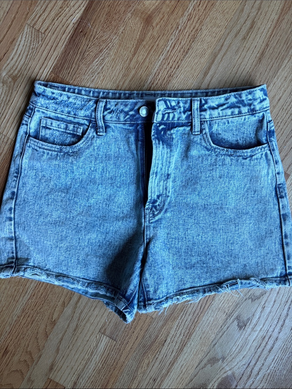 Vervet medium Women's Light Blue Acid Wash Denim Shorts
